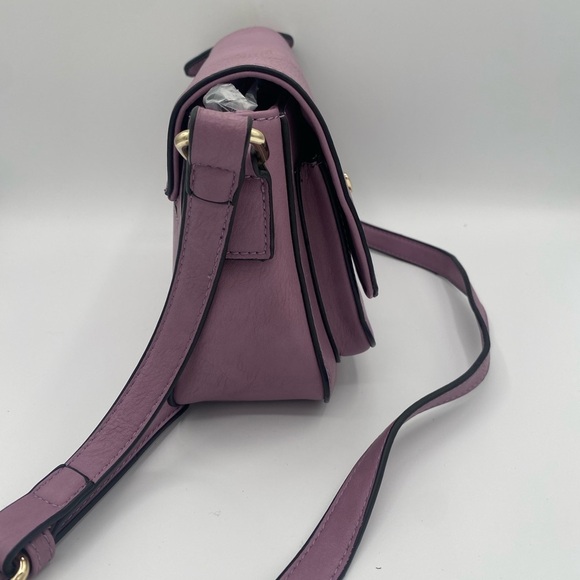 Simply Noelle Lavender Twist-Lock Crossbody Purse - Picture 3 of 10